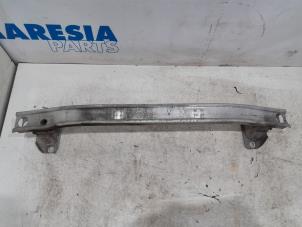 Used Front bumper frame Renault Clio III (BR/CR) 1.2 16V TCe 100 Price € 60,00 Margin scheme offered by Maresia Parts