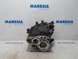 Used Gearbox casing Peugeot 5008 I (0A/0E) 2.0 HDiF 16V Price € 65,00 Margin scheme offered by Maresia Parts
