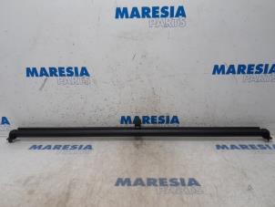 Używane Plandeka przedzialu bagazowego Peugeot 307 CC (3B) 2.0 16V Cena € 25,00 Procedura marży oferowane przez Maresia Parts
