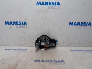 Usagé Platine feu arrière droit Citroen C4 Cactus (0B/0P) 1.2 PureTech 82 12V Prix € 25,00 Règlement à la marge proposé par Maresia Parts