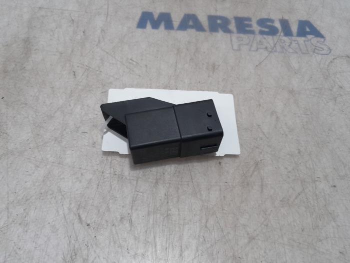 Begagnade Relä Citroen DS3 (SA) 1.4 HDi Pris € 15,00 Marginaltabell erbjuds av Maresia Parts