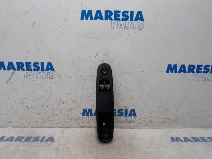 Usados Interruptor combinado de ventanillas Fiat Punto Evo (199) 1.3 JTD Multijet 85 16V Euro 5 Precio € 35,00 Norma de margen ofrecido por Maresia Parts