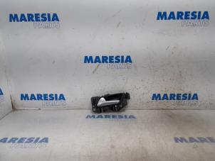 Usagé Poignée de porte avant gauche DS Automobiles DS 3/DS 3 Crossback 1.2 12V PureTech 130 Prix € 30,25 Prix TTC proposé par Maresia Parts