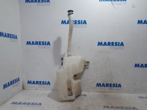 Used Front windscreen washer reservoir Fiat Doblo Cargo (263) 1.3 MJ 16V Euro 4 Price € 48,40 Inclusive VAT offered by Maresia Parts