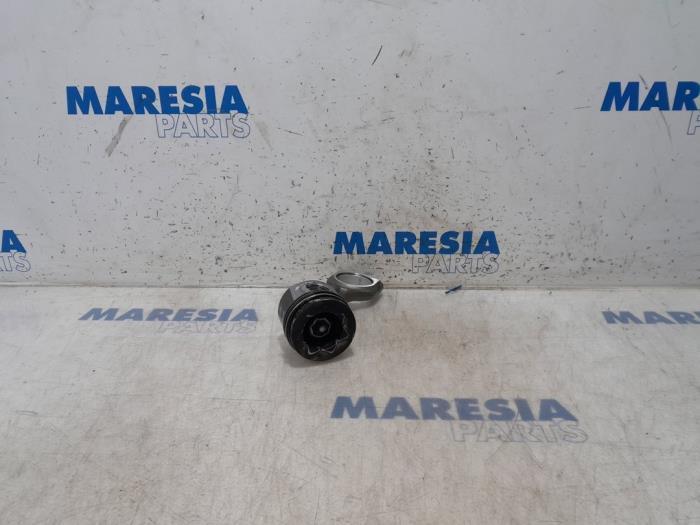 Usados Pistón Peugeot 3008 I (0U/HU) 1.6 HDiF 16V Precio € 50,00 Norma de margen ofrecido por Maresia Parts