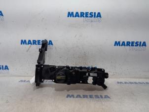 Used Rocker cover Peugeot 3008 I (0U/HU) 1.6 HDiF 16V Price € 35,00 Margin scheme offered by Maresia Parts
