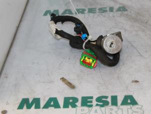 Used Ignition lock + key Peugeot 807 2.0 16V Price € 75,00 Margin scheme offered by Maresia Parts