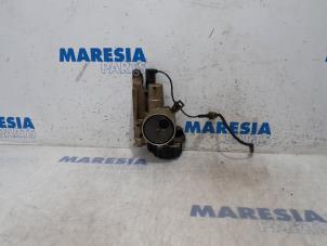 Usados Bomba de aceite Peugeot RCZ (4J) 1.6 16V THP Precio € 178,50 Norma de margen ofrecido por Maresia Parts