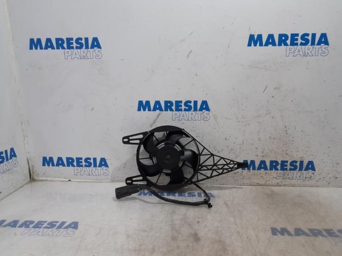 Używane Silnik wentylatora Citroen DS3 Cabrio (SB) 1.6 16V VTS THP Cena € 30,00 Procedura marży oferowane przez Maresia Parts