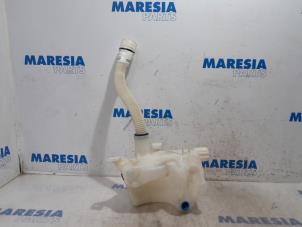 Used Front windscreen washer reservoir Peugeot Partner (GC/GF/GG/GJ/GK) 1.6 HDI 90 Price € 30,25 Inclusive VAT offered by Maresia Parts