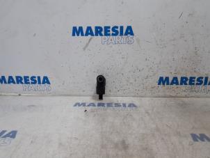 Używane Pompa spryskiwacza przód Citroen DS3 Cabrio (SB) 1.6 16V VTS THP Cena € 10,00 Procedura marży oferowane przez Maresia Parts