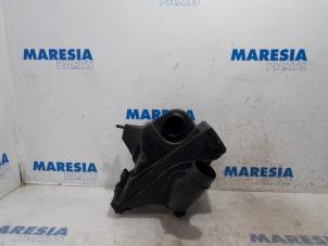 Used Air box Renault Clio III (BR/CR) 1.2 16V TCe 100 Price € 35,00 Margin scheme offered by Maresia Parts