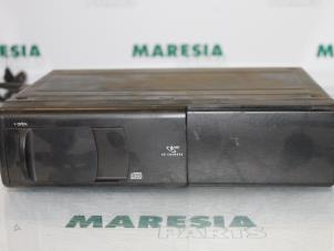 Usados Cambiador de CD Lancia Thesis (841) 2.4 20V Precio € 105,00 Norma de margen ofrecido por Maresia Parts