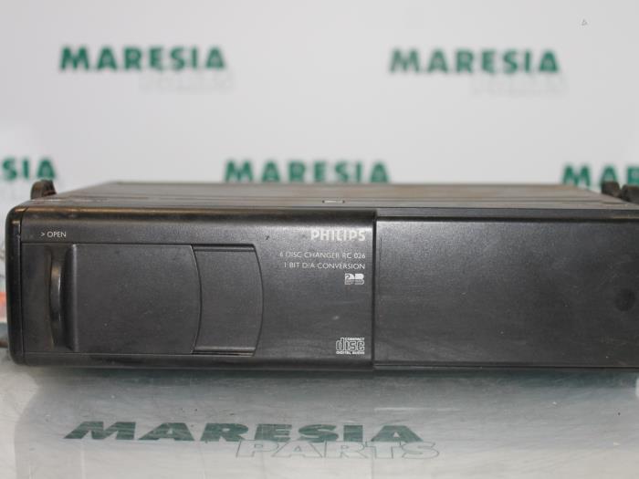 Używane Zmieniarka CD Peugeot 406 Cena € 50,00 Procedura marży oferowane przez Maresia Parts