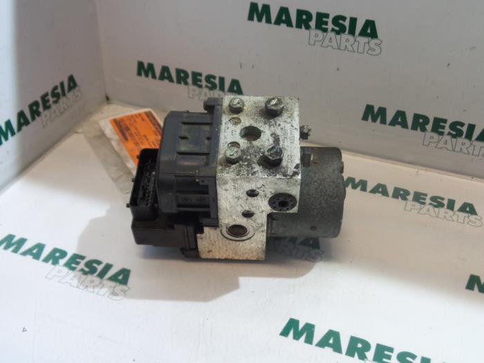 Usagé Bloc ABS Fiat Multipla (186) 1.9 JTD 110 Prix € 60,49 Prix TTC proposé par Maresia Parts