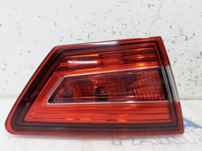 Taillight, left from a Renault Clio IV (5R) 0.9 Energy TCE 90 12V 2015