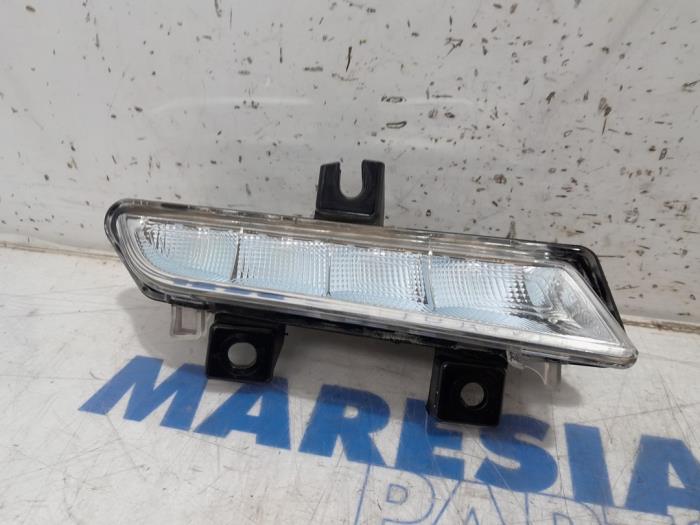 Daytime running light, right from a Renault Clio IV (5R) 0.9 Energy TCE 90 12V 2015