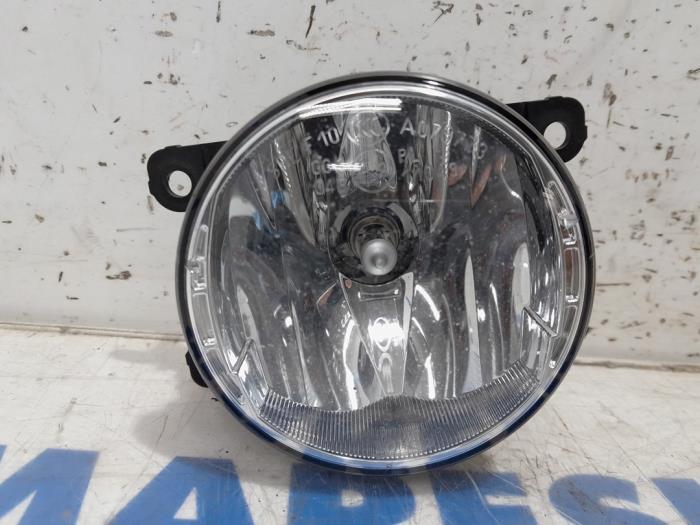 Fog light, front right from a Renault Clio IV (5R) 0.9 Energy TCE 90 12V 2015