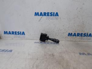 Used Wiper switch Renault Clio IV (5R) 0.9 Energy TCE 90 12V Price € 50,00 Margin scheme offered by Maresia Parts