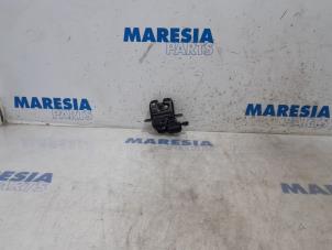 Used Tailgate lock mechanism Renault Clio IV (5R) 0.9 Energy TCE 90 12V Price € 35,00 Margin scheme offered by Maresia Parts