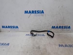 Used GPS antenna Renault Clio IV (5R) 0.9 Energy TCE 90 12V Price € 20,00 Margin scheme offered by Maresia Parts