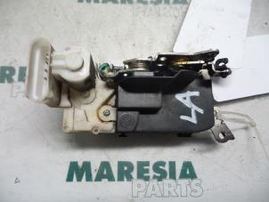 Usagé Serrure portière mécanique 4portes arrière gauche Fiat Multipla (186) 1.9 JTD 110 Prix € 30,25 Prix TTC proposé par Maresia Parts