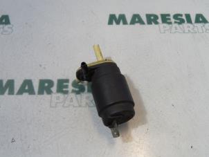 Używane Pompa spryskiwacza przód Fiat Multipla (186) 1.9 JTD 110 Cena € 18,15 Z VAT oferowane przez Maresia Parts