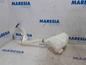 Używane Zbiornik spryskiwacza przód Citroen DS3 (SA) 1.4 HDi Cena € 20,00 Procedura marży oferowane przez Maresia Parts