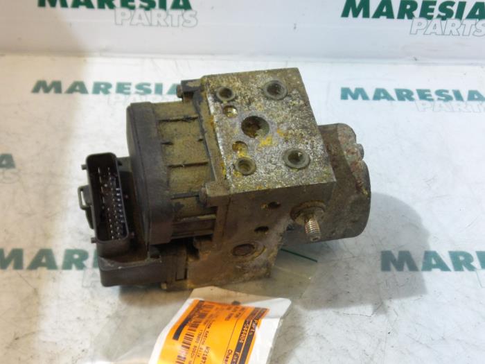 Usagé Bloc ABS Alfa Romeo 156 Sportwagon (932) 2.0 Twin Spark 16V Prix € 45,00 Règlement à la marge proposé par Maresia Parts