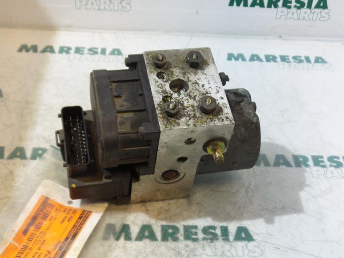 Usagé Bloc ABS Alfa Romeo 156 (932) 2.0 Twin Spark 16V Prix € 45,00 Règlement à la marge proposé par Maresia Parts