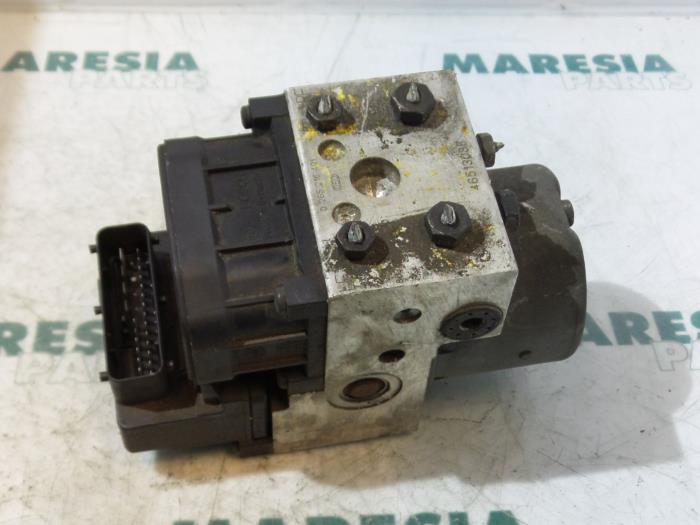 Usagé Bloc ABS Alfa Romeo 156 (932) 2.0 Twin Spark 16V Prix € 45,00 Règlement à la marge proposé par Maresia Parts
