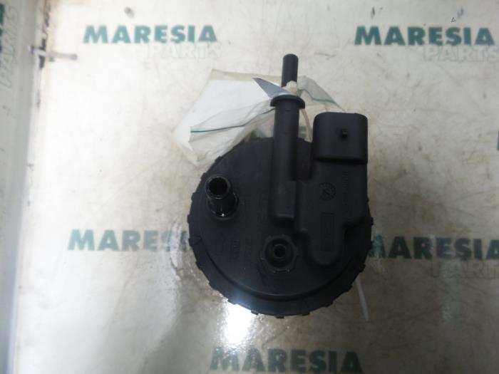 Fuel filter housing from a Renault Kangoo Express (FC) 1.9 dTi; 1.9 dCi 2001