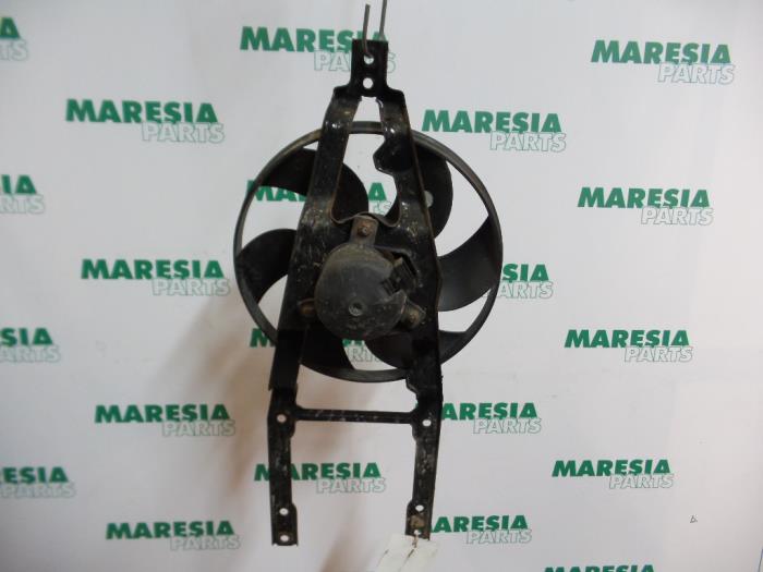 Używane Silnik wentylatora Fiat Seicento (187) 0.9 SPI Cena € 35,00 Procedura marży oferowane przez Maresia Parts