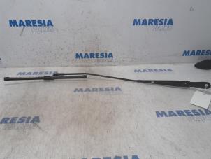 Used Front wiper arm Peugeot Partner (GC/GF/GG/GJ/GK) 1.6 HDI 90 Price € 18,15 Inclusive VAT offered by Maresia Parts