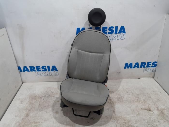 Używane Fotel prawy Fiat 500 (312) 1.2 Cena € 157,50 Procedura marży oferowane przez Maresia Parts