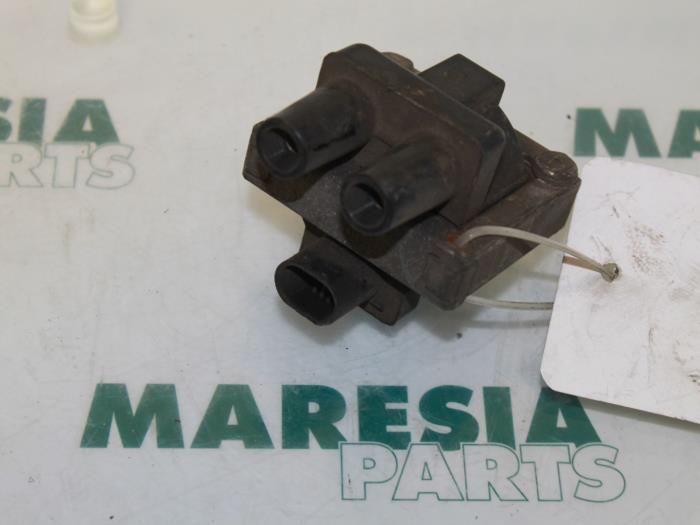 Usagé Bobine Alfa Romeo 145 (930A) 1.4 ie Prix € 10,00 Règlement à la marge proposé par Maresia Parts