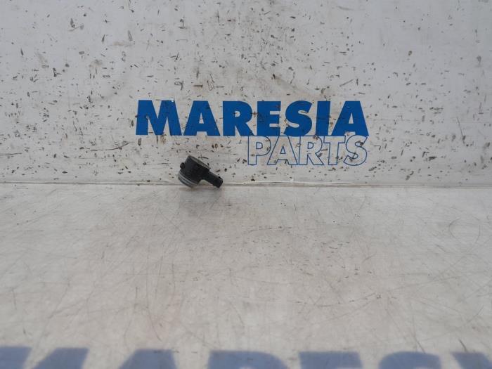 Usados Sensor PDC Citroen C4 Cactus (0B/0P) 1.2 PureTech 110 12V Precio € 25,00 Norma de margen ofrecido por Maresia Parts