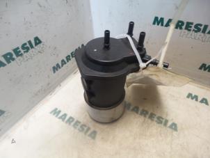 Używane Obudowa filtra paliwa Renault Megane II (BM/CM) 1.5 dCi 80 Cena € 35,00 Procedura marży oferowane przez Maresia Parts