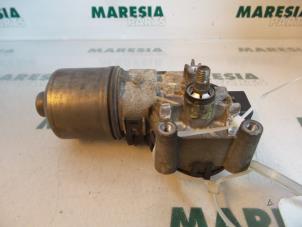 Used Front wiper motor Alfa Romeo 147 (937) 1.9 JTD 16V Price € 35,00 Margin scheme offered by Maresia Parts
