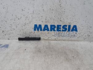 Used Antenna Amplifier Peugeot 208 II (UB/UH/UP) 1.2 Vti 12V PureTech 100 Price € 15,00 Margin scheme offered by Maresia Parts