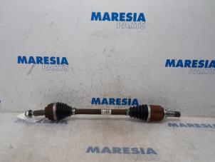 Used Front drive shaft, left Renault Clio IV (5R) 0.9 Energy TCE 90 12V Price € 90,00 Margin scheme offered by Maresia Parts
