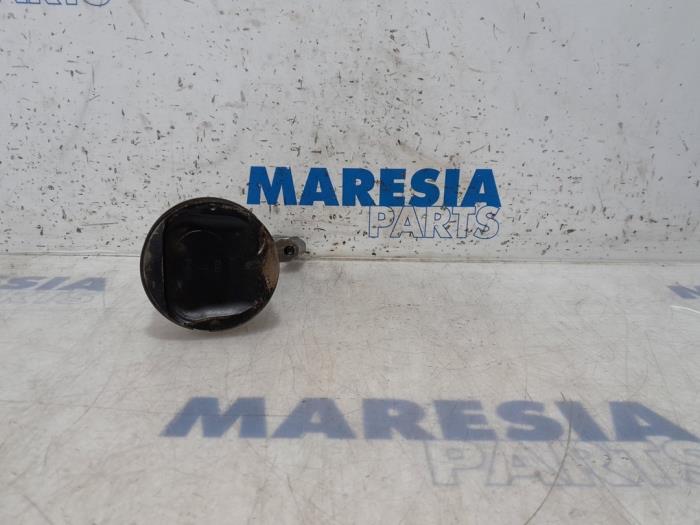 Used Piston Peugeot 308 SW (4E/H) 1.4 VTI 16V Price € 50,00 Margin scheme offered by Maresia Parts