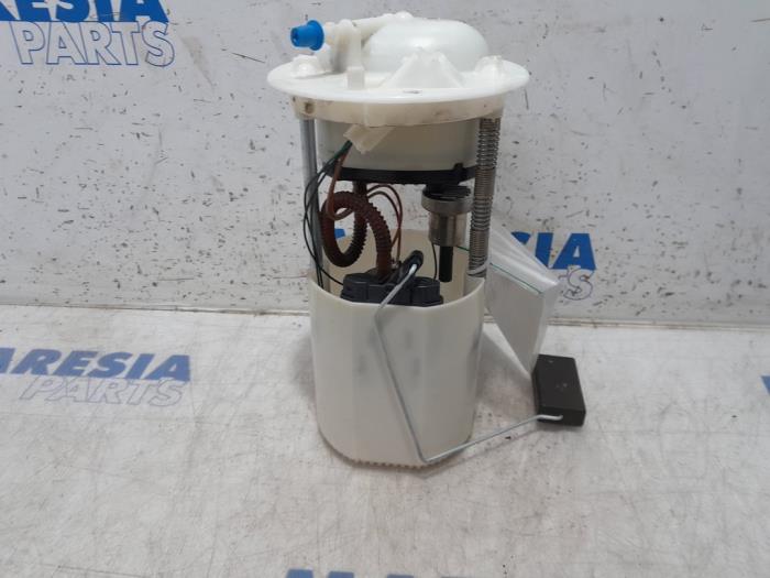 Electric fuel pump from a Fiat 500 (312) 1.2 69 2012