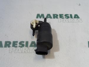 Usados Bomba de limpiaparabrisas delante Renault Kangoo (KC) 1.9 D 55 Precio € 10,00 Norma de margen ofrecido por Maresia Parts