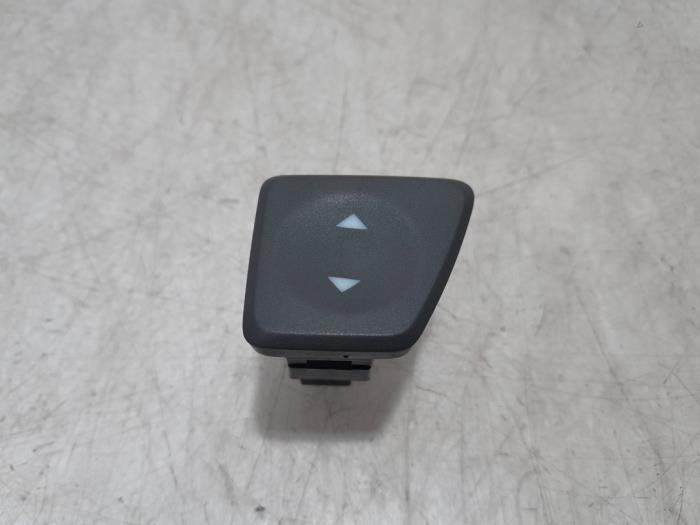 Usados Interruptor combinado de ventanillas Fiat 500 (312) 1.2 Precio € 20,00 Norma de margen ofrecido por Maresia Parts