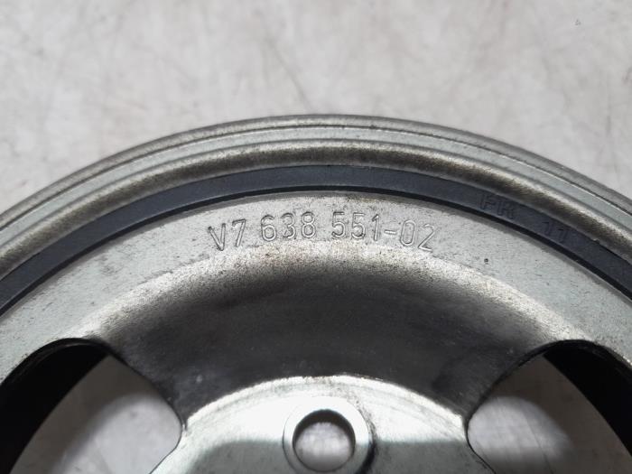 Crankshaft pulley from a Peugeot 3008 I (0U/HU) 1.6 16V THP 155 2010