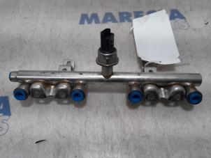 Used Fuel injector nozzle Peugeot 3008 I (0U/HU) 1.6 16V THP 155 Price € 50,00 Margin scheme offered by Maresia Parts