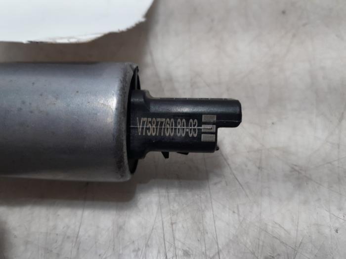 Nockenwelle Sensor van een Citroën C3 (SC) 1.2 VTi 82 12V 2015