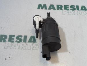Gebrauchte Scheibensprüherpumpe vorne Renault Scénic I (JA) 2.0 16V RX4 Preis € 15,00 Margenregelung angeboten von Maresia Parts