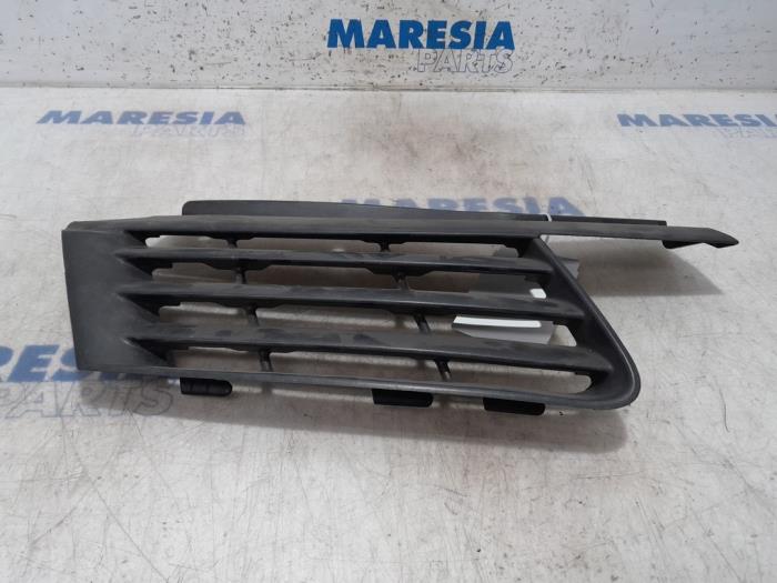 Używane Grill Renault Espace Cena € 15,00 Procedura marży oferowane przez Maresia Parts